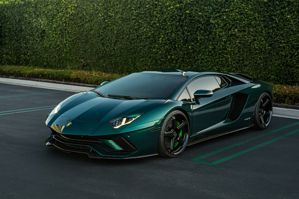 Фото дисков Brixton Forged TR05 Черный глянец на Lamborghini Aventador