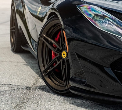 Фото дисков Anrky AN27 на Ferrari 812