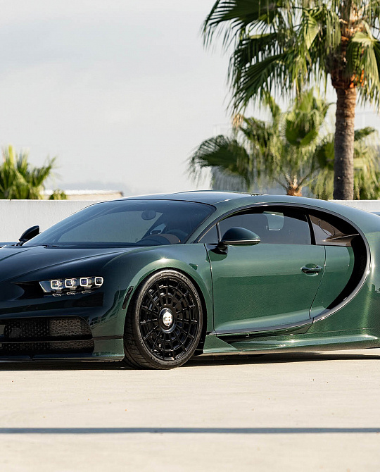 Фото дисков LC3-12 Черный глянец на Bugatti Chiron