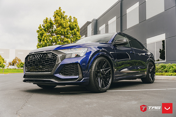 Фото дисков Vossen HF-7 Черный глянец на Audi Q8
