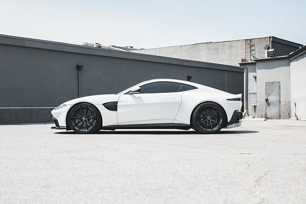 Фото дисков Brixton Forged WR3.2 Черный глянец на Aston Martin Vantage 4