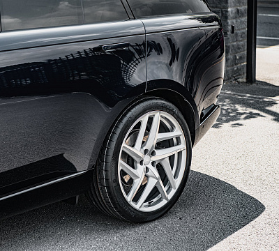 Фото дисков Kahn Type 52 RS на Range Rover V