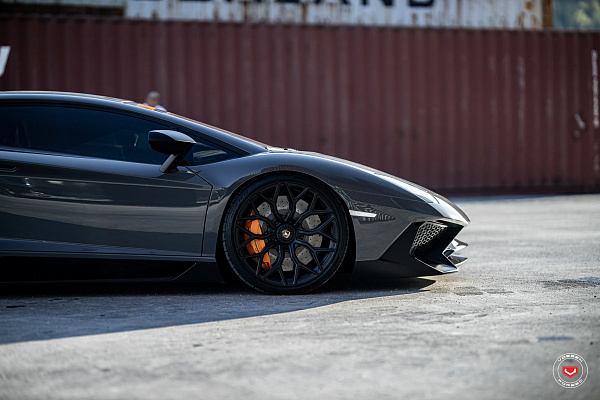 Фото дисков Vossen S17-01 Черный сатин на Lamborghini Aventador