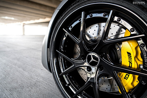 Фото дисков Strasse Wheels SM5RT Deep Concave FS Черный глянец на Mercedes-Benz AMG GT I