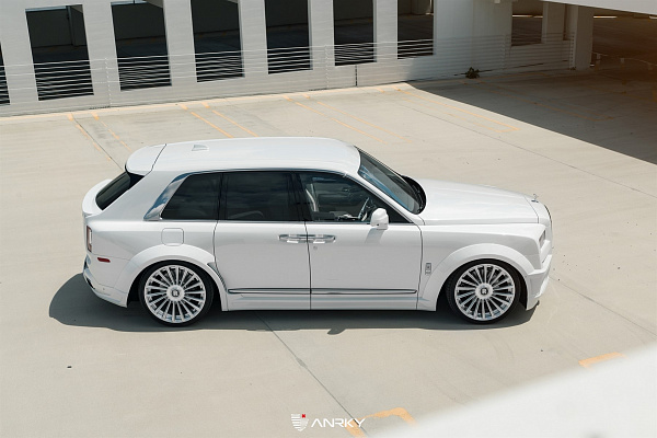 Фото дисков Anrky RF-282 Глянцевый лак на Rolls-Royce Cullinan