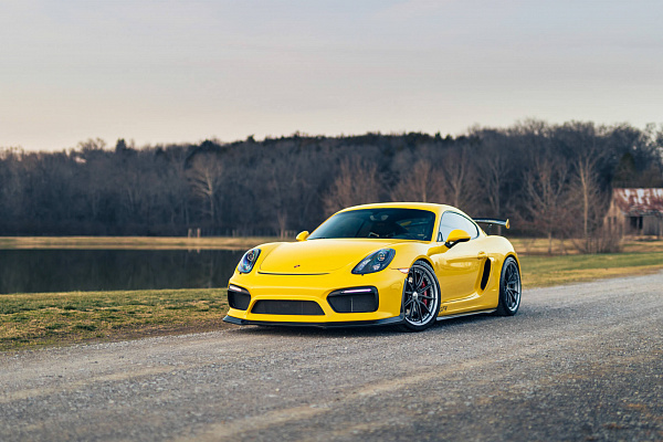 Фото дисков HRE S104SC Сатиновый графит на Porsche Cayman II