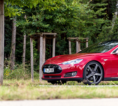 Фото дисков Vossen CV3 на Tesla Model S