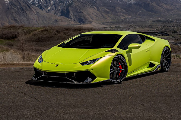 Фото дисков Strasse Wheels SV10T Deep Concave FS Черный глянец на Lamborghini Huracan