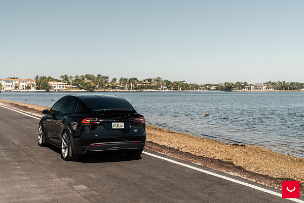 Фото дисков Vossen HF-5 Серебро на Tesla Model X