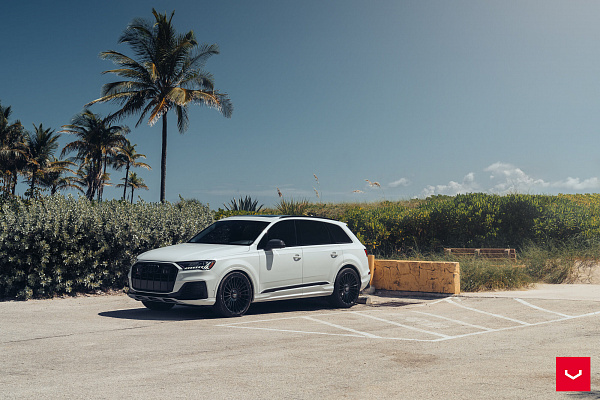 Фото дисков Vossen HF-8 Черный глянец на Audi Q7 (4M)