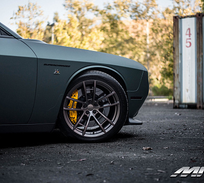 Фото дисков MRR M392 на Dodge Challenger III