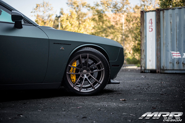 Фото дисков MRR M392 Сатиновая бронза на Dodge Challenger III