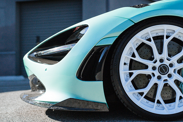 Фото дисков Brixton Forged PF10 Белый глянец на McLaren 720S