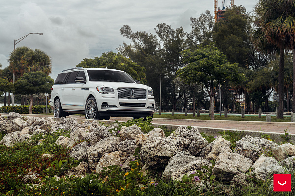 Фото дисков Vossen HF-8 Глянцевый лак на Lincoln Navigator IV