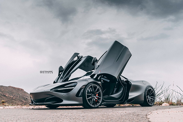 Фото дисков Savini SV1 Черный глянец на McLaren 720S