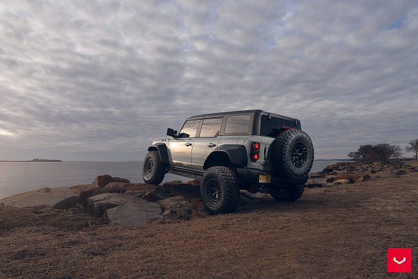 Фото дисков Vossen HFX-1 (6-Lug) Черный сатин на Ford Bronco
