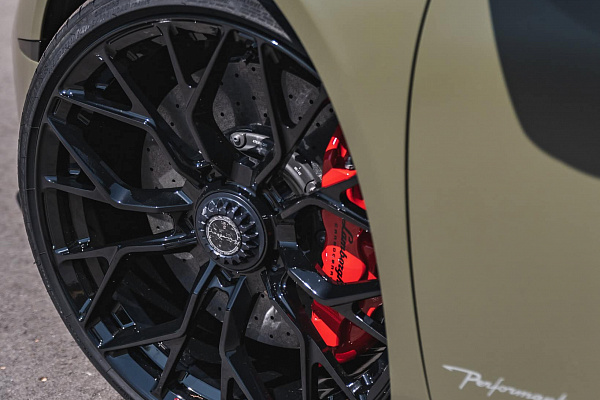 Фото дисков Brixton Forged PF10 Черный глянец на Lamborghini Huracan
