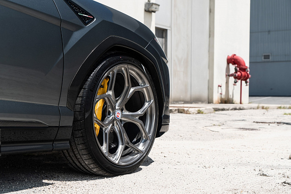 Фото дисков HRE P111SC Глянцевый тонированный лак на Lamborghini Urus
