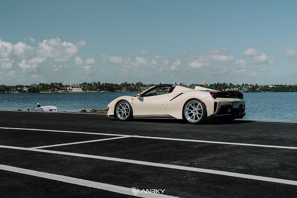 Фото дисков Anrky AN32 Глянцевый лак на Ferrari 488