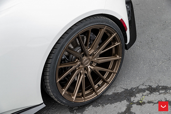 Фото дисков Vossen HF-4T Сатиновая бронза на Aston Martin Vantage 4
