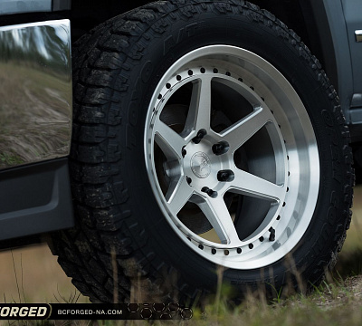 Фото дисков BC Forged LE61 // MLE61 на GMC Sierra III
