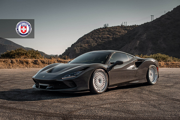 Фото дисков HRE 501 Белый глянец на Ferrari F8