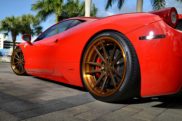 Фото дисков Strasse Wheels SV1 Deep Concave FS Другой цвет на Ferrari 458