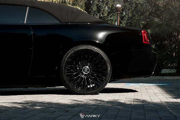 Фото дисков Anrky RF-140 Черный глянец на Rolls-Royce Wraith