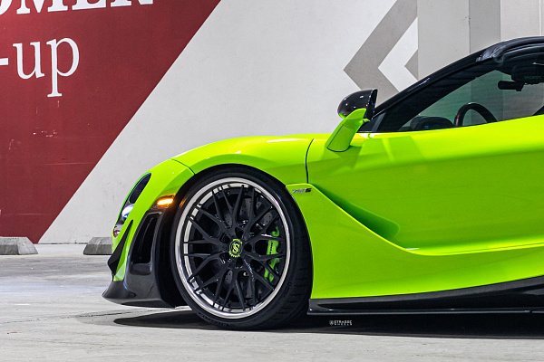 Фото дисков Strasse Wheels SV10M Deep Concave FS Черный глянец на McLaren 720S