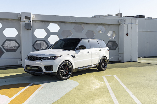 Фото дисков Strasse Wheels SV10 Deep Concave FS Черный сатин на Range Rover Sport II