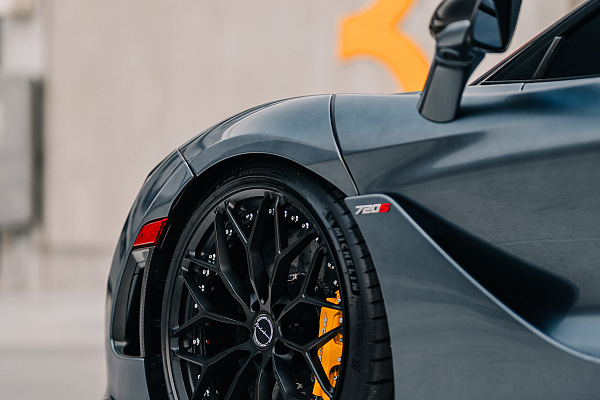 Фото дисков Brixton Forged CM6-R Черный сатин на McLaren 720S