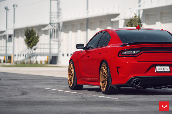 Фото дисков Vossen HF-3 Глянцевое золото на Dodge Charger VII