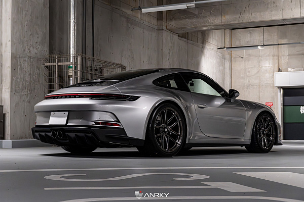 Фото дисков 1886 Wheels XR001 Глянцевый темный лак на Porsche 911 VIII