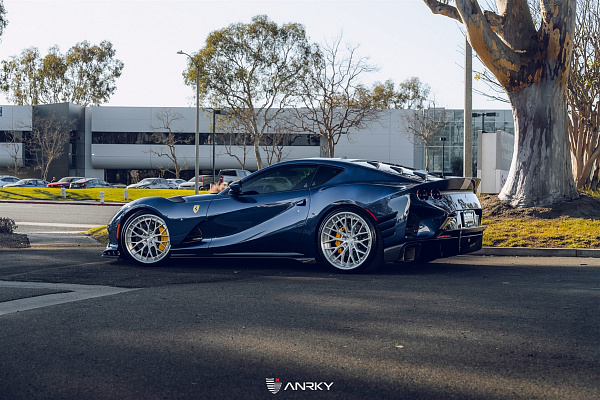 Фото дисков Anrky AN30 Глянцевый лак на Ferrari 812