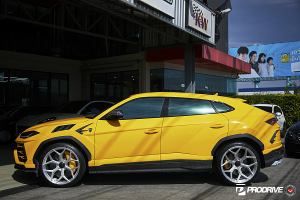 Фото дисков NOVITEC NL4 Глянцевый лак на Lamborghini Urus