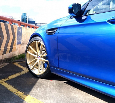 Фото дисков HRE P104 на BMW 5/M5 (F10)