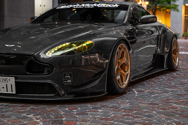 Фото дисков Radi8 Raijin Глянцевая шампань на Aston Martin Vantage 3