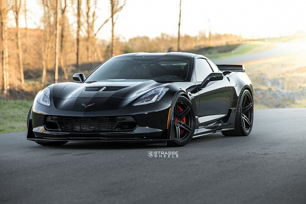 Фото дисков Strasse Wheels SP5R Deep Concave Monoblock Черный сатин на Chevrolet Corvette C7