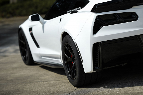 Фото дисков BC Forged RZ05 Черный сатин на Chevrolet Corvette C7