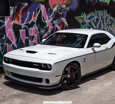 Фото дисков HRE 305M на Dodge Challenger III