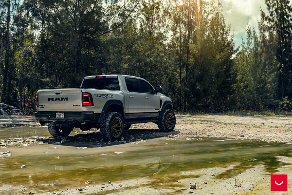 Фото дисков Vossen HF6-4 Сатиновое темное золото на Ram 1500 V