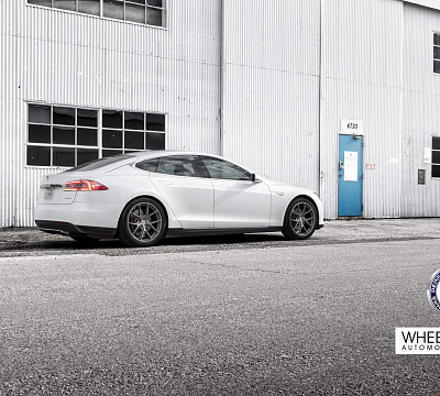 Фото дисков HRE P101 на Tesla Model S