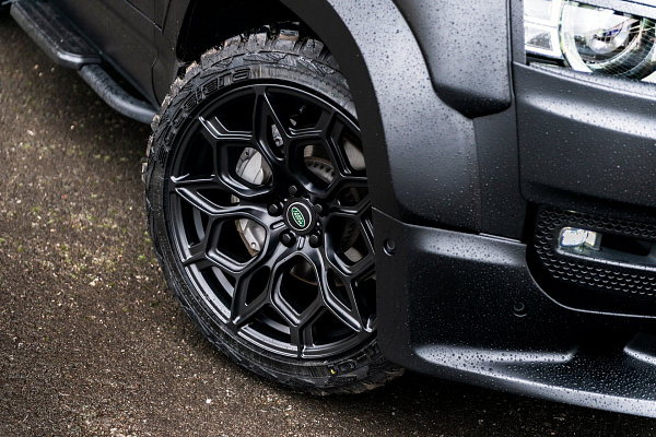 Фото дисков Kahn Type 57 RS Сатиновый графит на Land Rover Defender II