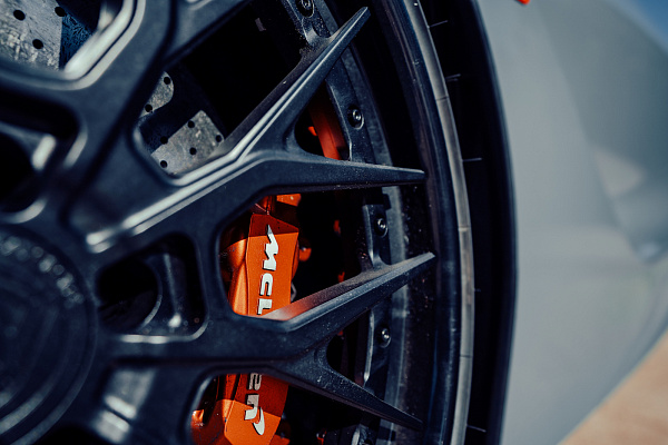 Фото дисков Strasse Wheels SV10M Deep Concave FS Черный сатин на McLaren 720S