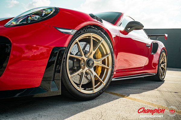 Фото дисков Vossen RS74 Глянцевое золото на Porsche 911 VII