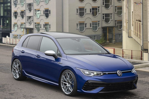 Фото дисков Bola FLR Сатиновый лак на Volkswagen Golf VIII