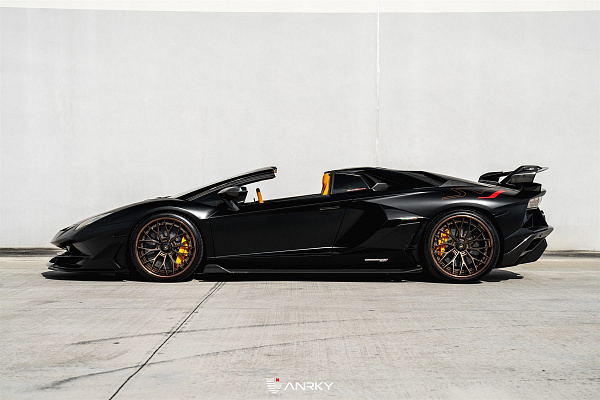Фото дисков Anrky AN30 Глянцевая бронза на Lamborghini Aventador