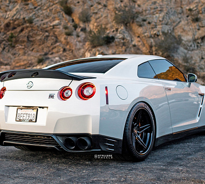 Фото дисков Strasse Wheels SV2T Deep Concave FS на Nissan GT-R