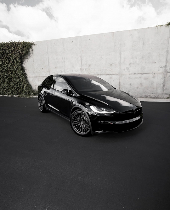 Фото дисков PF20 R Сатиновый графит на Tesla Model X