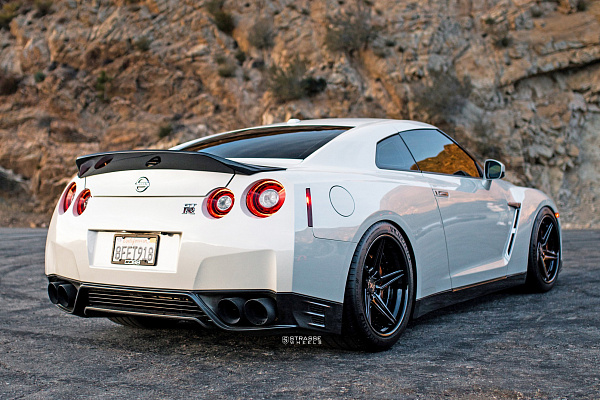 Nissan GT-R